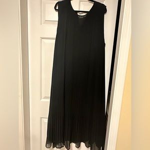 Black pleated banana republic maxi dress. Worn once